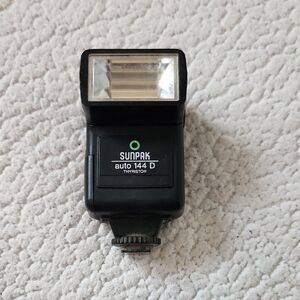 Sunpak Auto 144 D Thyristor Flash Adapter Camera Retro Y2K